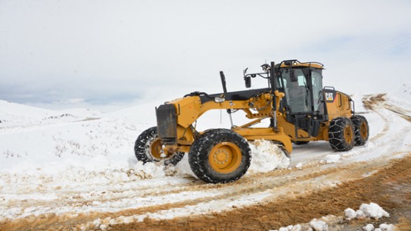 KAR YAĞIŞI NEDENİYLE KAPANAN 33 MAHALLE YOLU ULAŞIMA AÇILDI