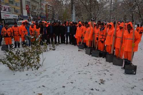 KARLA MÜCADELE EKİPLERİ ÇALIŞMALARINI ARALIKSIZ SÜRDÜRÜYOR