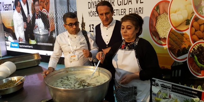Kiraz Yaprağından Ekşili Köfte Diyarbakır’da Damaklara Lezzet Verdi