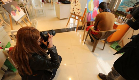 MABESEM kursiyerleri sanat galerisini fotoğrafladı