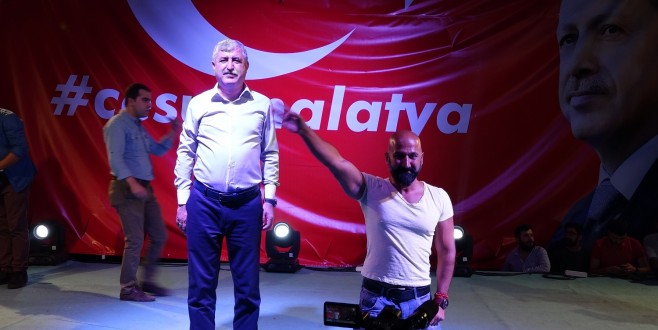 Malatyalılar,Bağrına Bastı