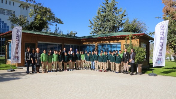 Millet Kıraathanesi Bünyesinde Oluşturulan Kütüphane Yoğun İlgi Görüyor