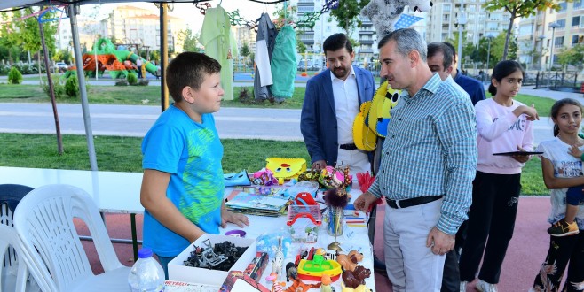 Minikler Tezgâh’ın Başına Geçti, Satış Yaptı