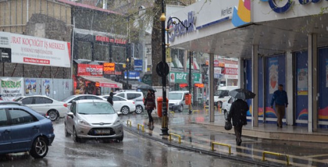 Nisan’da Malatya’ya kar yağdı