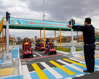 Öğrencilere Uygulamalı Trafik Eğitimi Veriliyor