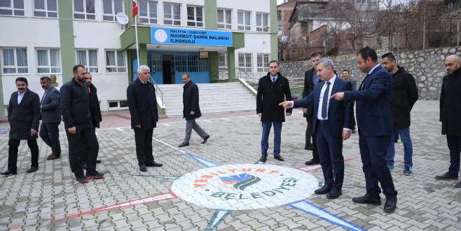 “Okul Bahçeleri Rengârenk Oyun Alanlarına Dönüşüyor”