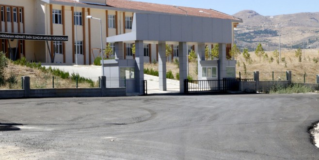 Okul Var,Öğrenci Var ama Yurdu Kapattılar