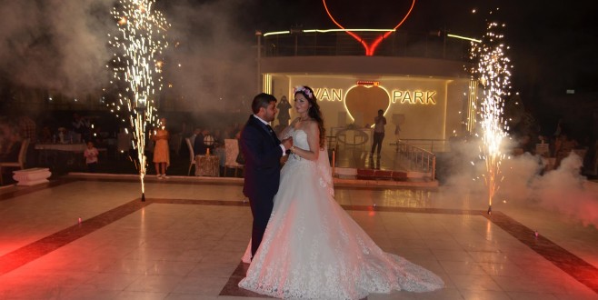 ONLAR ERDİ MURADINA BİZ ÇIKALIM KEREVETİNE