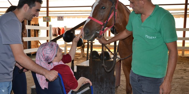 Özel Çocuklar At Çiftliğini Gezdi