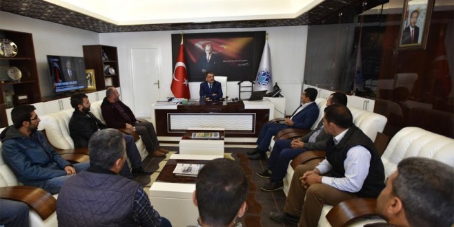 PAZARCILAR ODASI YÖNETİMİ, BAŞKAN GÜRKAN’A TEBRİK ZİYARETİNDE BULUNDU