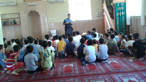 Polisler Öğrencilere Eğitim Semineri Verdi