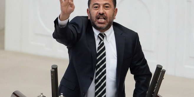 “RABİA İŞARETİ:  SİSİ DÖRT DÖRTLÜK ADAMDIR”