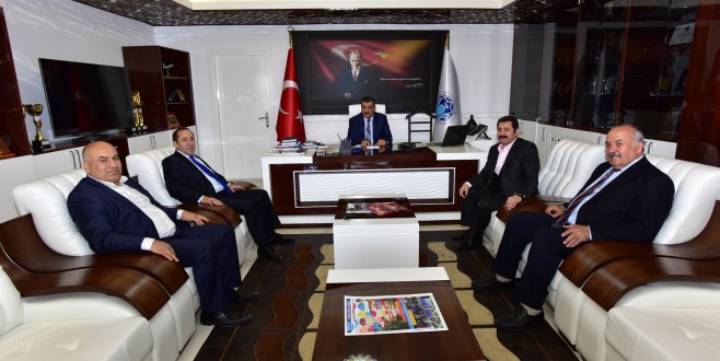 SANATÇILAR, BAŞKAN GÜRKAN’I ZİYARET ETTİ