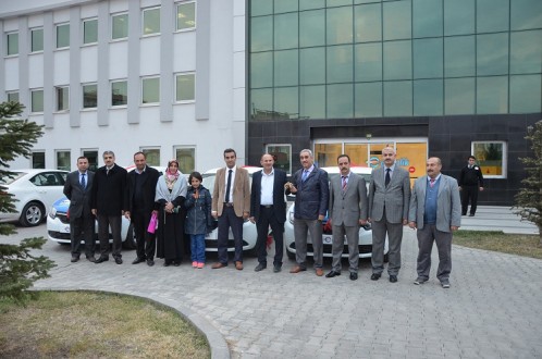 Son Otomobil Talihlileri Anahtarlarını Teslim Aldı