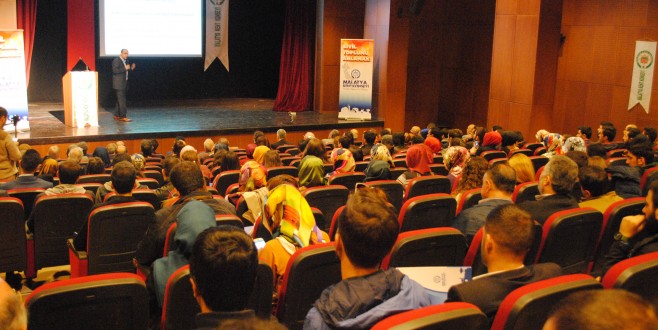 “STK’da Gönüllülük ve İletişim” Konferansı Düzenlendi