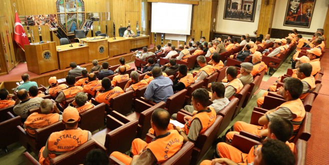 TEMİZLİK PERSONELİNE İŞ GÜVENLİĞİ SEMİNERİ VERİLDİ