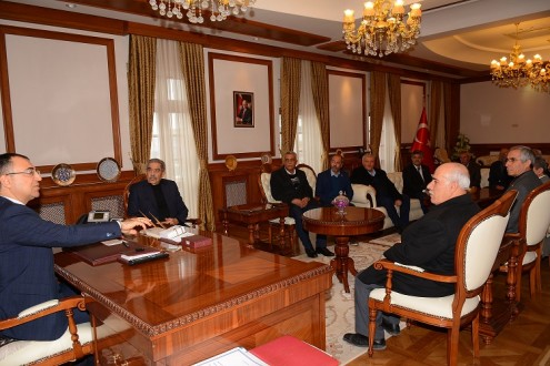 Türkiye Muhtarlar Derneği Başkanı Ve Üyeleri Vali Toprak’ı Ziyaret Etti