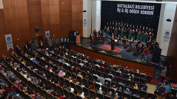 "ÜÇ İL ÜÇ DEĞER" ADLI KONSER YOĞUN İLGİ GÖRDÜ