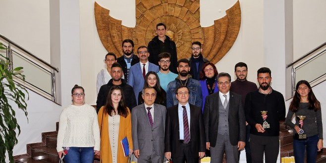 ÜİBİS Kupa İle Döndü