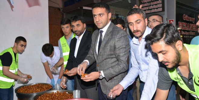 Ülkü Ocakları Başkanı Yılan'dan Kadir Gecesi Mesajı ve Lokma Dağıtımı