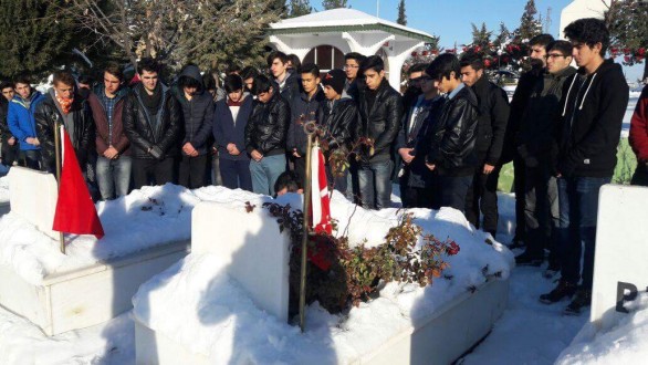 Ülkü Ocaklarından Şehitliğe Ziyaret