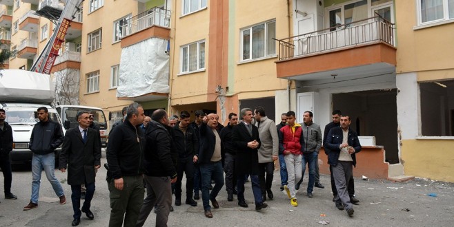 Vali Baruş, Depremde Hasar Gören Bölgelerde İncelemede Bulundu