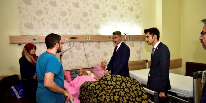 Vali Baruş, Kaza Yapan İl Göç Personelini Hastanede Ziyaret Etti