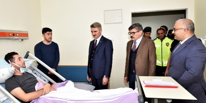 Vali Baruş, Tedavi Görev Polis Memurunu Ziyaret Etti