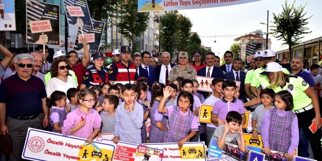 Vali Baruş, "Yaya Geçidi Nöbeti Etkinliğine" Katıldı