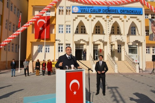 Vali Galip Demirel Ortaokulu’nun Resmi Açılışı Yapıldı