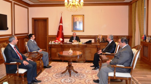 VALİ KAMÇI TÜİK YÖNETİCİLERİNİ VE BALKAN ŞAMPİYONLARINI KUTLADI