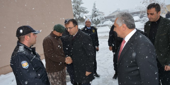 Vali Mustafa Toprak, Çevik Kuvvet Şube Müdürlüğüne Taziye ziyaretinde bulundu.