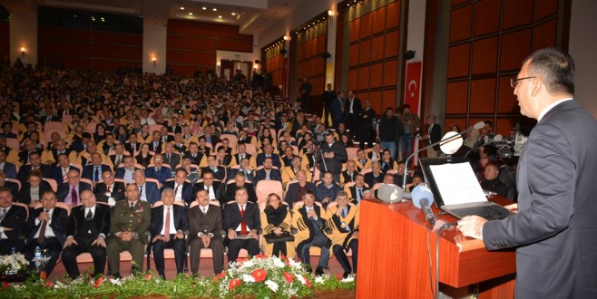 Vali Toprak,  Akademisyenlerimiz Ve Gençlerimiz Ülkemizin Sizlerden Beklentisi Büyüktür