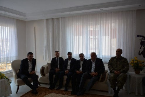 Vali Toprak, Bakan Tüfenkci İle Birlikte Şehit Yeli’nin Baba Evini Ziyaret Etti