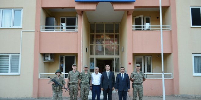 VALİ TOPRAK, BİZ SİZLERİN SORUN VE SIKINTILARINI ÇÖZMEK İÇİN BURADAYIZ