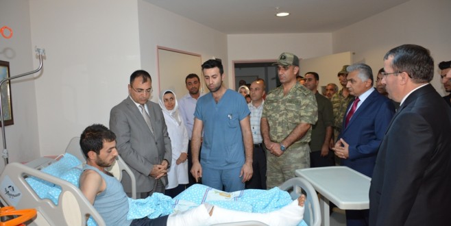 Vali Toprak, Gazi Demir’i Tedavi Gördüğü Hastanede Ziyaret Etti