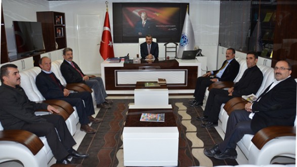 YEŞİLYURT MUHTARLAR DERNEĞİ YÖNETİMİ, GÜRKAN’I ZİYARET ETTİ