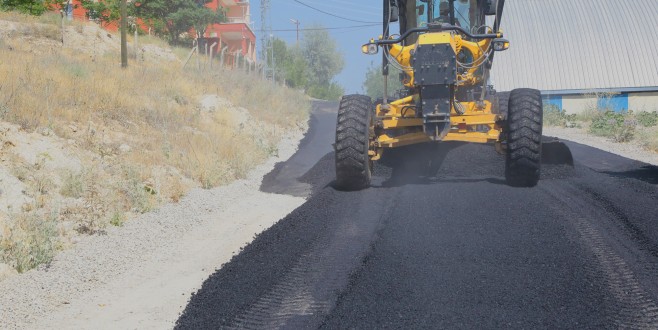 Yıldıztepe Mahallesinde Sıcak Asfalt Çalışması Devam Ediyor