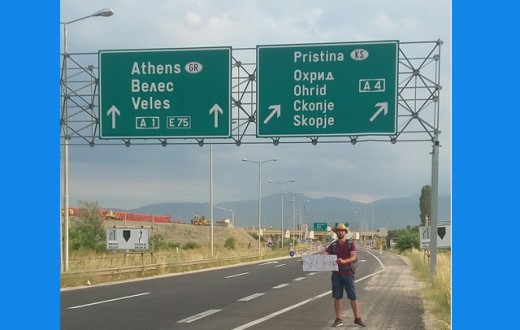 Yolda Biri Var