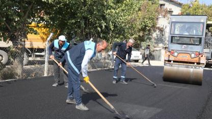 BATTALGAZİ’DE KIŞ ÖNCESİ YOĞUN ASFALT ÇALIŞMASI YAPILIYOR