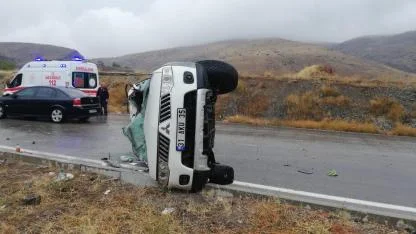 DARENDE’DE TRAFİK KAZASI: 6 KİŞİ YARALANDI