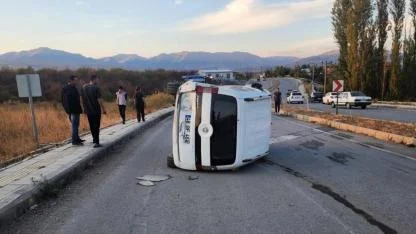 DOĞANŞEHİR’DE 2 ARAÇ ÇARPIŞTI: 3 YARALI VAR