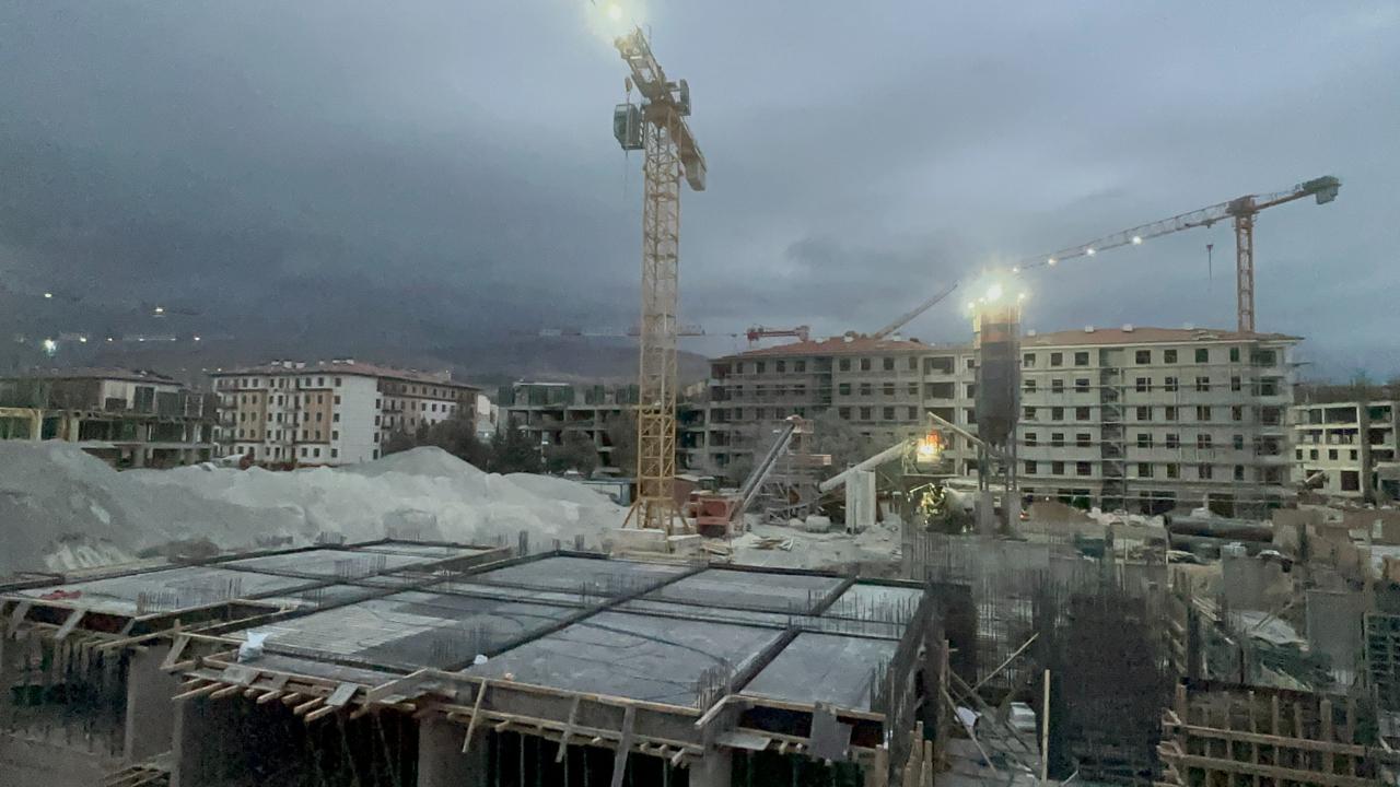 İNŞAATTA 2 KİŞİ YÜKSEKTEN DÜŞEREK YARALANDI