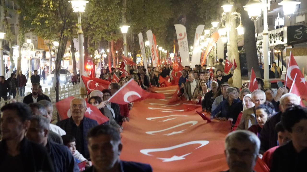 MALATYA’DA CUMHURİYET YÜRÜYÜŞÜ YAPILDI