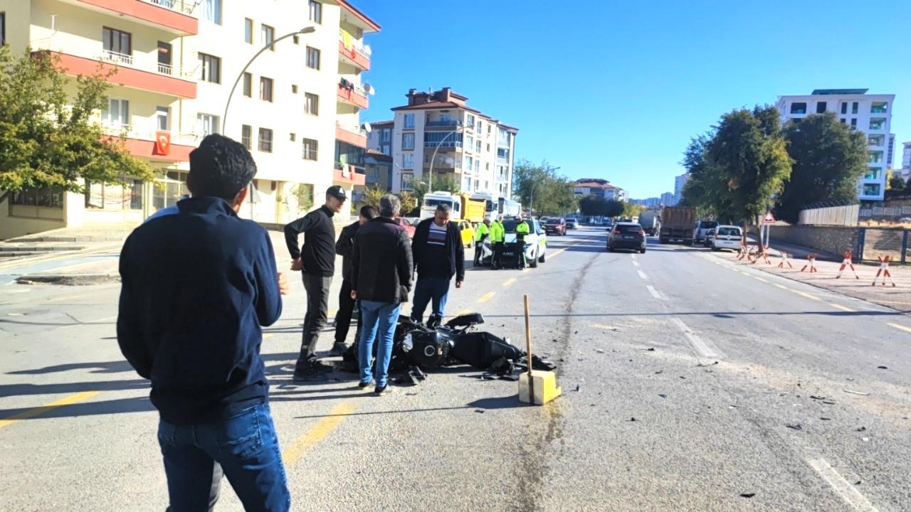 MALATYA’DA KAMYON İLE MOTOSİKLET ÇARPIŞTI