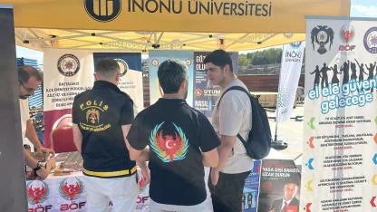 ÜNİVERSİTE ÖĞRENCİLERİ YAKIN MARKAJDA
