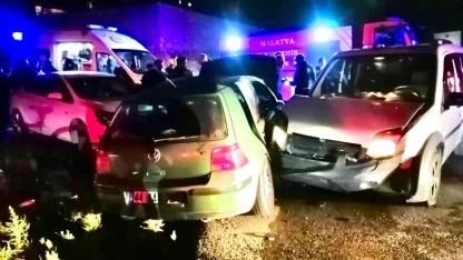 YAKINCA’DA ZİNCİRLEME KAZADA 2 KİŞİ YARALANDI