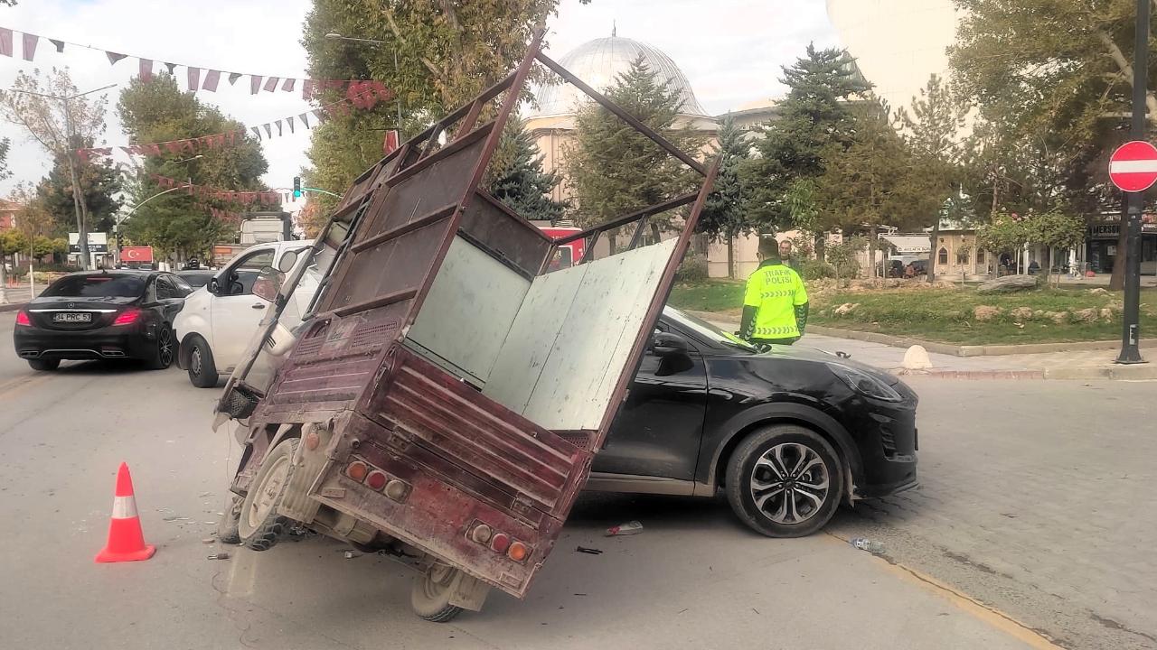 YİNE AYNI NOKTA YİNE KAZA