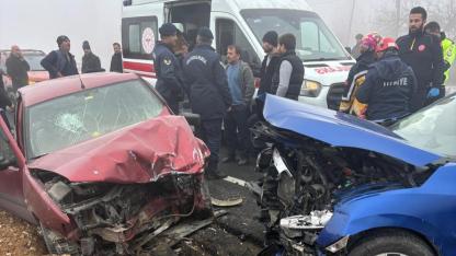 AKÇADAĞ’DA TRAFİK KAZASI: 5 KİŞİ YARALANDI