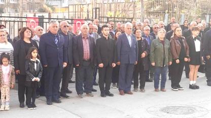 CHP, 10 KASIM’DA OKUL ÖNLERİNDE ATATÜRK’Ü ANDI